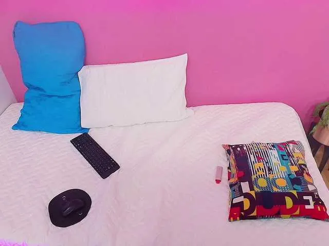 Live sex webcam photo for SweetSinnerr #290330575