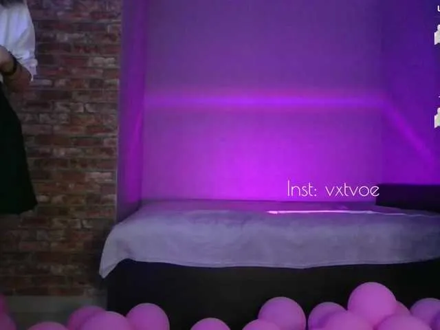 Live sex webcam photo for SweetVictori #275716808