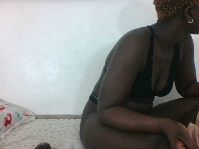 Live sex webcam photo for Sweetblackgal3 #276817934