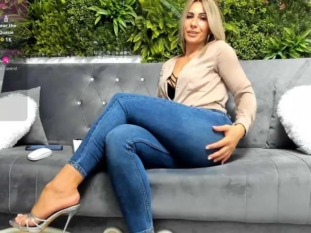 Live sex webcam photo for Sweetcherry30 #291416621