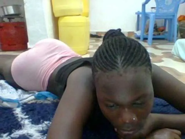 Live sex webcam photo for Sweetchocolate #289111541