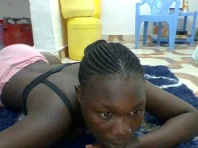 Live sex webcam photo for Sweetchocolate #289133587