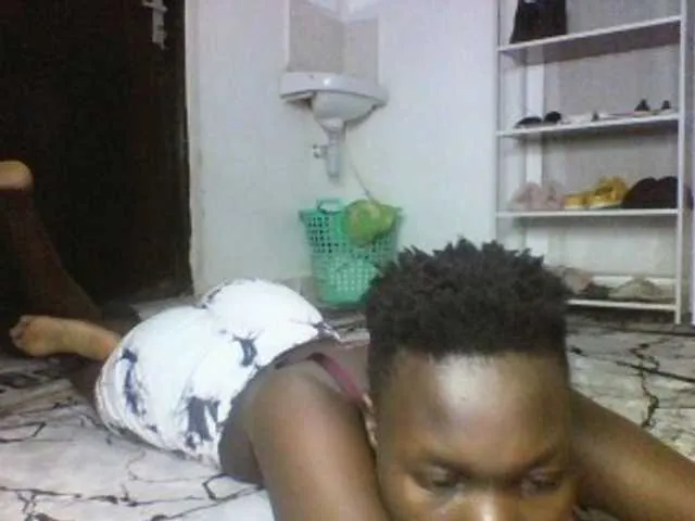 Live sex webcam photo for Sweetchocolate #290558778