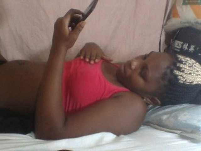 Live sex webcam photo for Sweetjuicyass #276994165