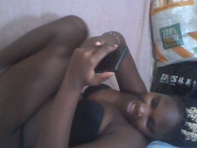 Live sex webcam photo for Sweetjuicyass #277013511