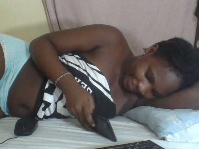 Live sex webcam photo for Sweetjuicyass #277024392