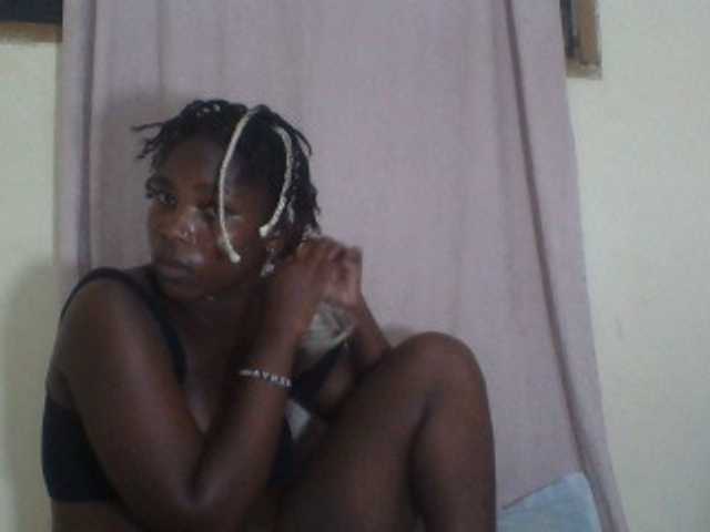 Live sex webcam photo for Sweetjuicyass #277182783