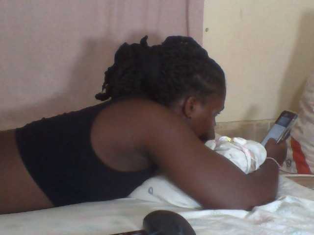 Live sex webcam photo for Sweetjuicyass #277300656