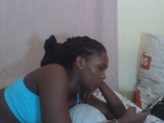 Live sex webcam photo for Sweetjuicyass #277387394