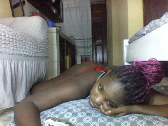 Live sex webcam photo for Sweetjuicyass #277882233