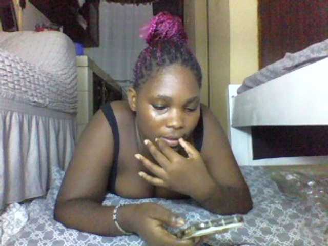 Live sex webcam photo for Sweetjuicyass #277897563