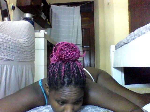 Live sex webcam photo for Sweetjuicyass #277915370