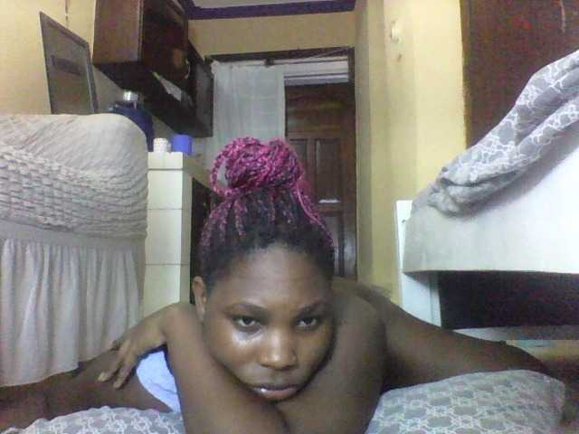 Live sex webcam photo for Sweetjuicyass #277976691