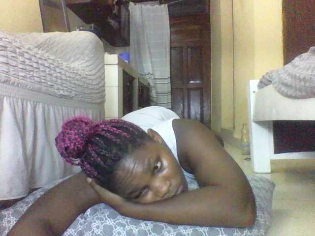 Live sex webcam photo for Sweetjuicyass #277981631