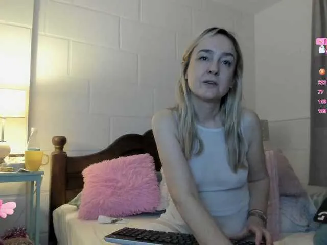 Live sex webcam photo for Sweetnina #291997441