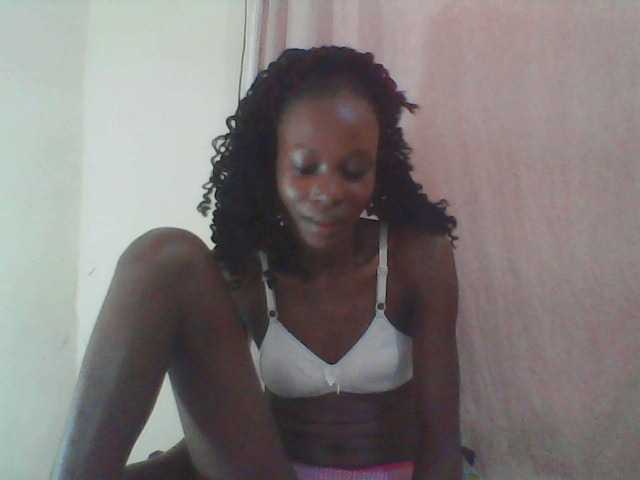 Live sex webcam photo for Sweetpetite254 #277768707