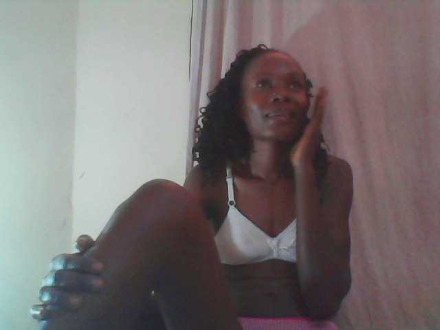 Live sex webcam photo for Sweetpetite254 #277769854