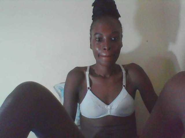 Live sex webcam photo for Sweetpetite254 #277773549