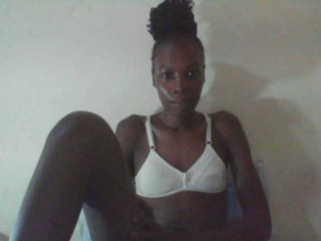 Live sex webcam photo for Sweetpetite254 #277791763