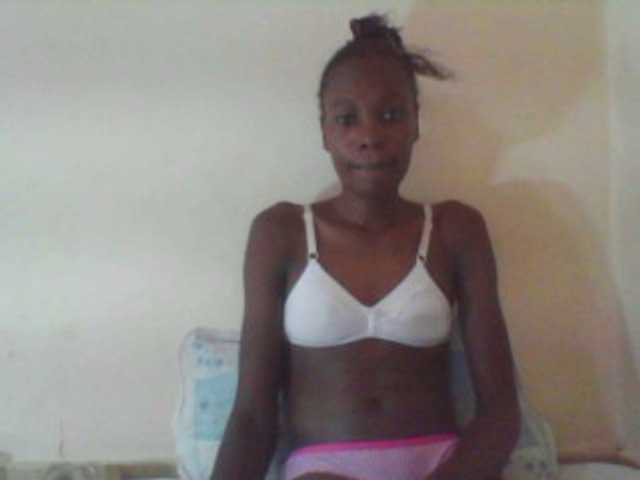 Live sex webcam photo for Sweetpetite254 #277795936