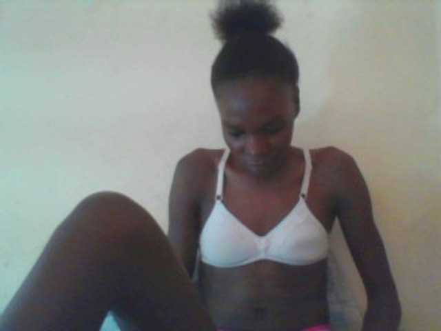 Live sex webcam photo for Sweetpetite254 #277797607