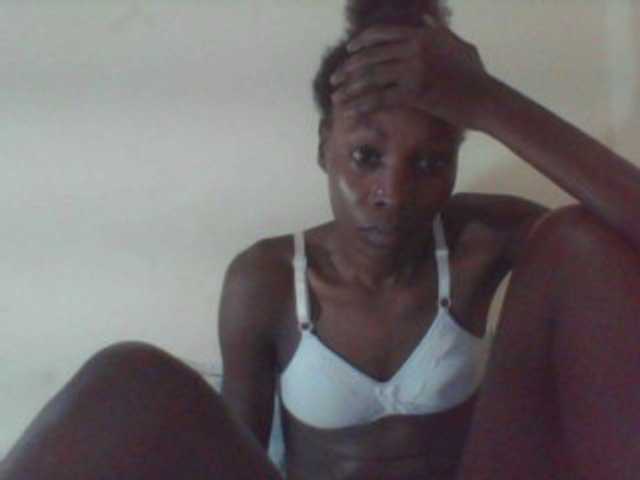 Live sex webcam photo for Sweetpetite254 #277799385