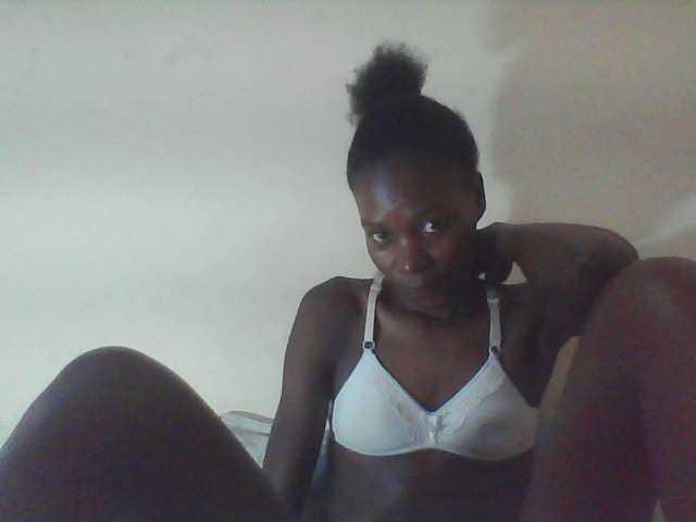 Live sex webcam photo for Sweetpetite254 #277801669