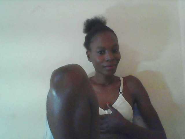 Live sex webcam photo for Sweetpetite254 #277803351