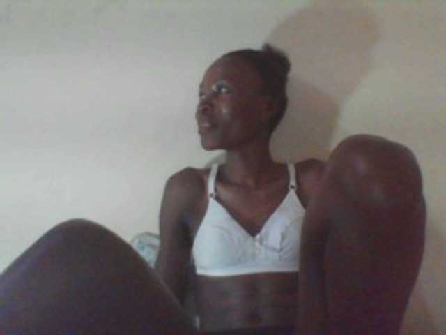 Live sex webcam photo for Sweetpetite254 #277814692