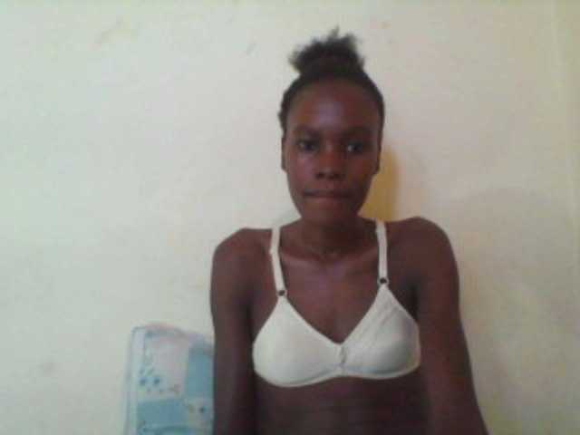 Live sex webcam photo for Sweetpetite254 #277822544