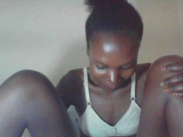 Live sex webcam photo for Sweetpetite254 #277827478