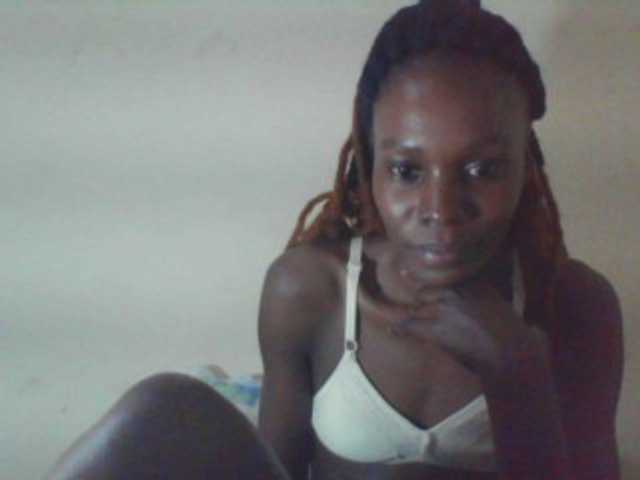 Live sex webcam photo for Sweetpetite254 #277857396