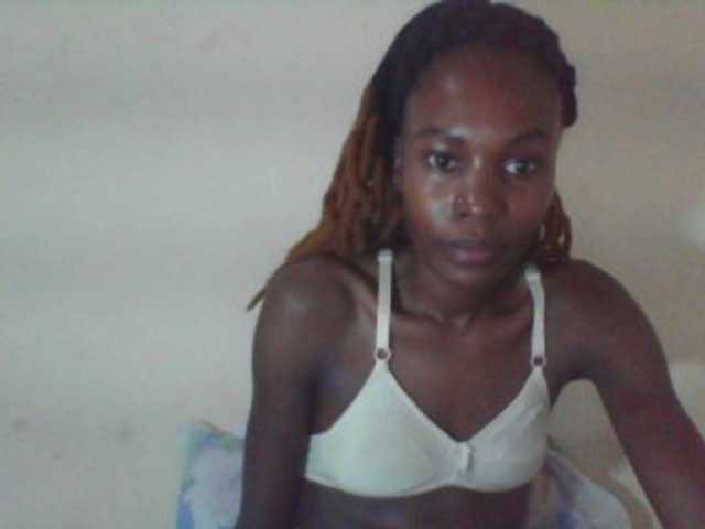 Live sex webcam photo for Sweetpetite254 #277858904