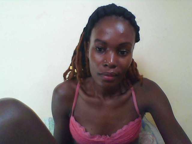 Live sex webcam photo for Sweetpetite254 #277860184