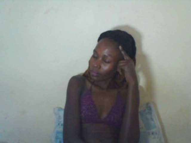 Live sex webcam photo for Sweetpetite254 #277870598