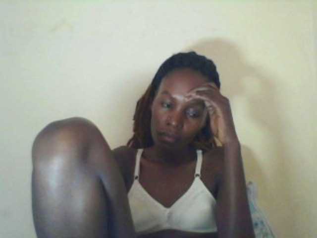 Live sex webcam photo for Sweetpetite254 #277872767