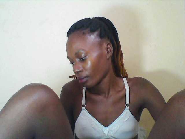 Live sex webcam photo for Sweetpetite254 #277886073