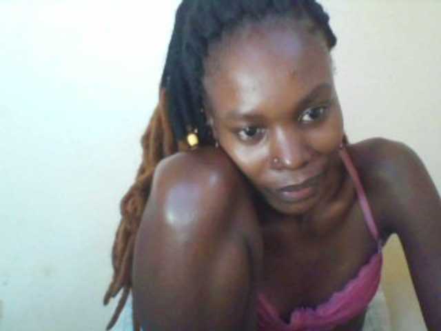 Live sex webcam photo for Sweetpetite254 #277893317