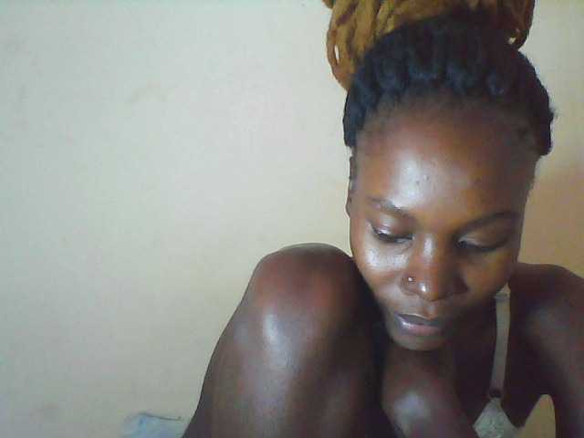 Live sex webcam photo for Sweetpetite254 #277900950