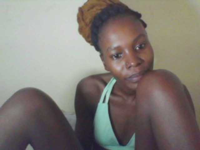 Live sex webcam photo for Sweetpetite254 #277904020