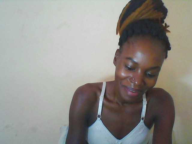 Live sex webcam photo for Sweetpetite254 #277905313