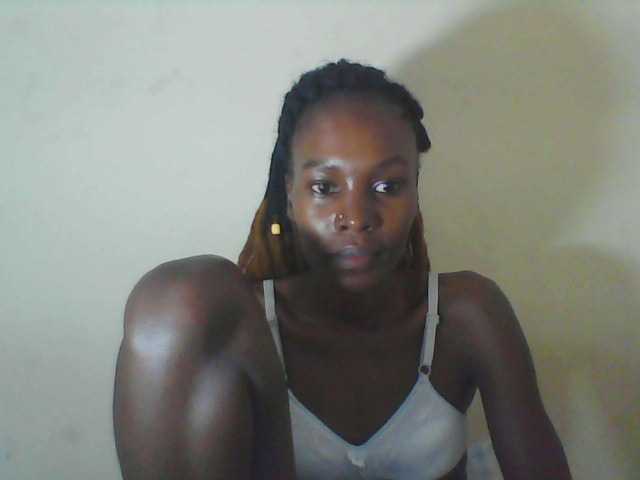 Live sex webcam photo for Sweetpetite254 #277907837