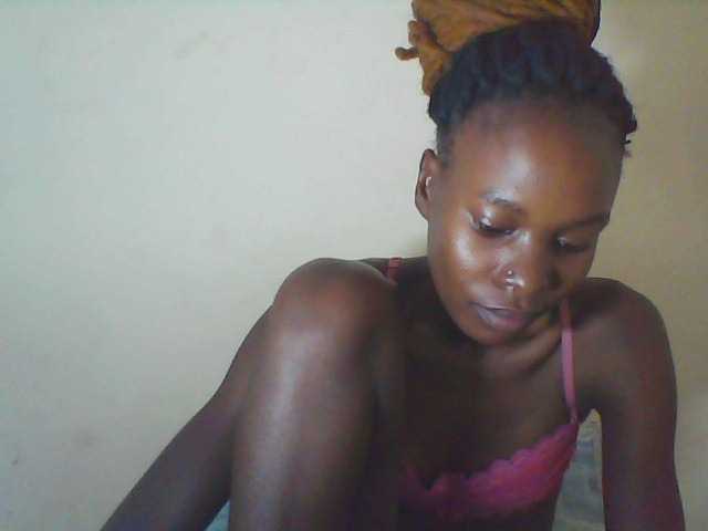 Live sex webcam photo for Sweetpetite254 #277915984