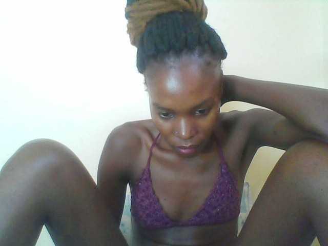 Live sex webcam photo for Sweetpetite254 #277917400