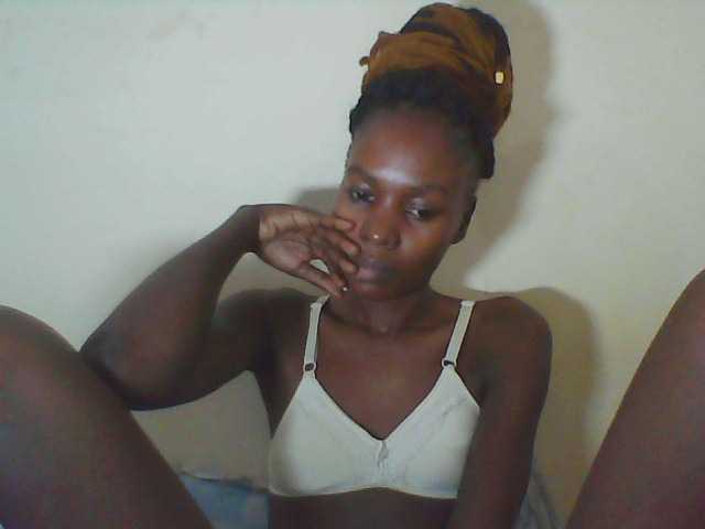 Live sex webcam photo for Sweetpetite254 #277927393