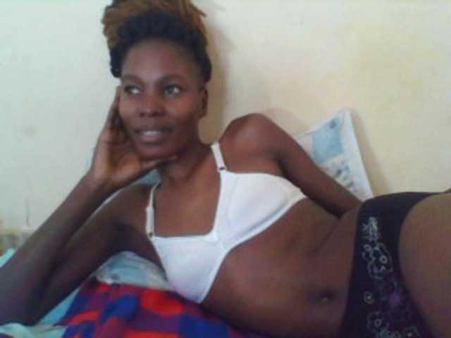 Live sex webcam photo for Sweetpetite254 #277931355