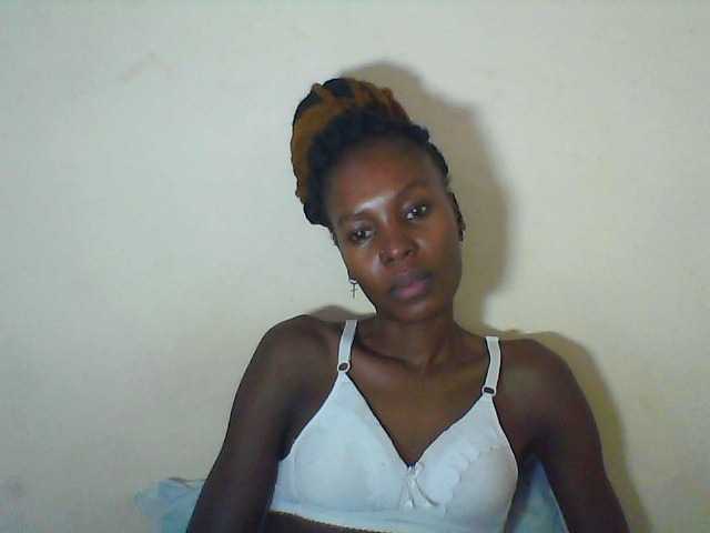 Live sex webcam photo for Sweetpetite254 #277943114