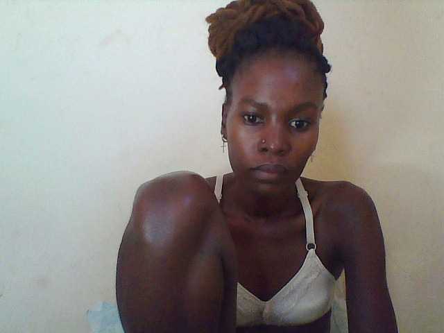 Live sex webcam photo for Sweetpetite254 #277944670