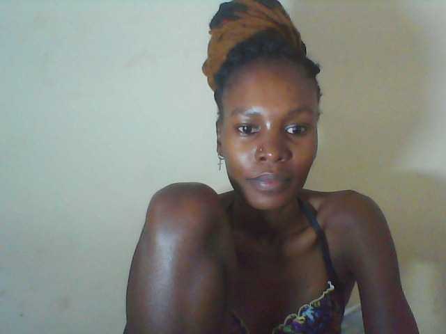 Live sex webcam photo for Sweetpetite254 #277949131