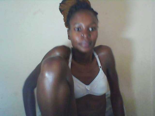 Live sex webcam photo for Sweetpetite254 #277963051